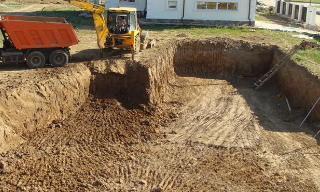 Рытье котлованов под фундамент в Конаково – цена от 2629 руб. за м3 | 2Землекопа-Кнк